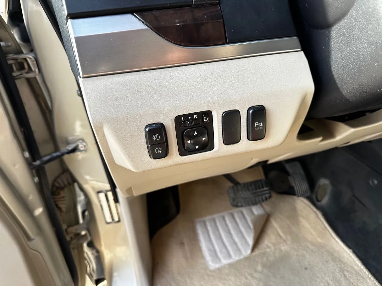 Car image 26