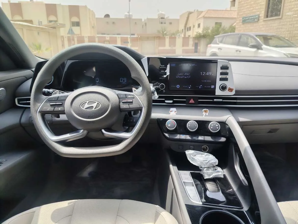 Car image 19