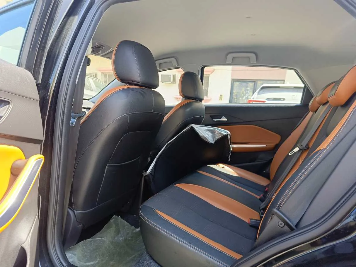 Car image 17
