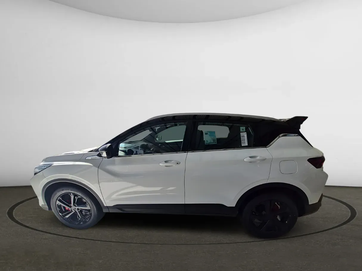 Car image 4