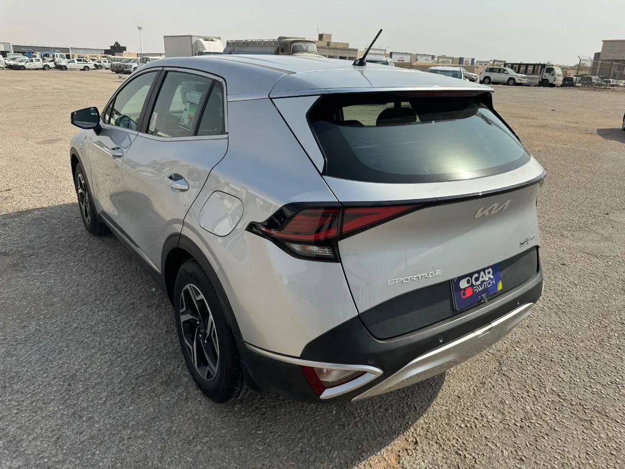 Car image 8