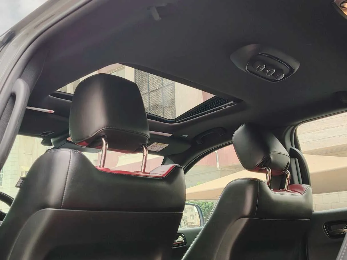 Car image 17
