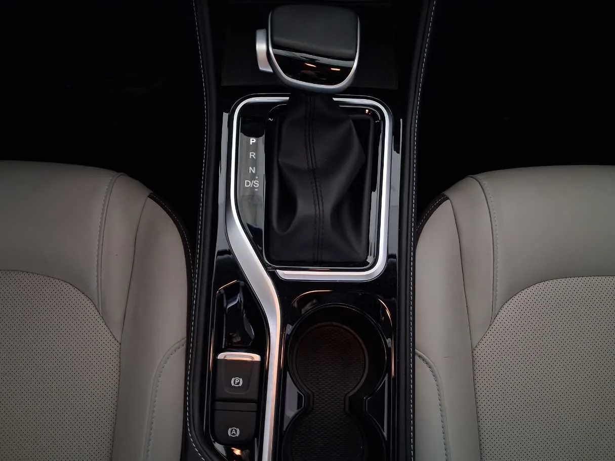 Car image 18