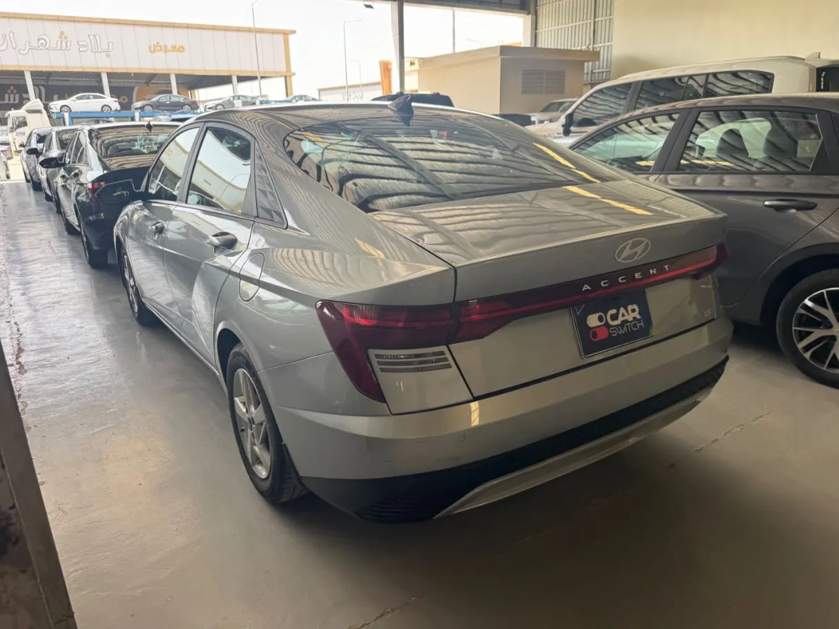 Car image 5
