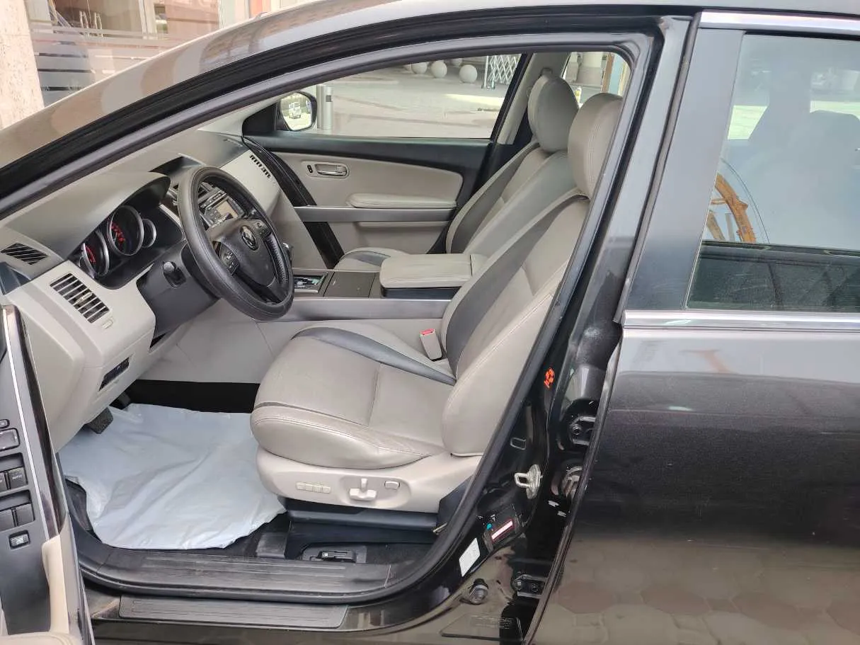 Car image 12
