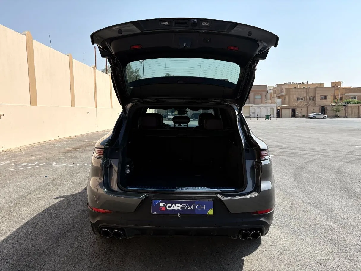 Car image 25