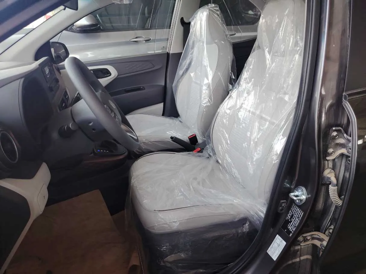 Car image 11