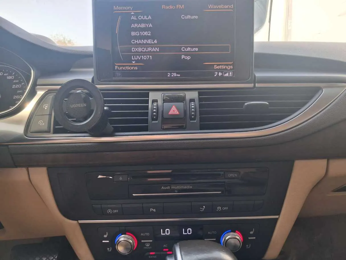 Car image 14