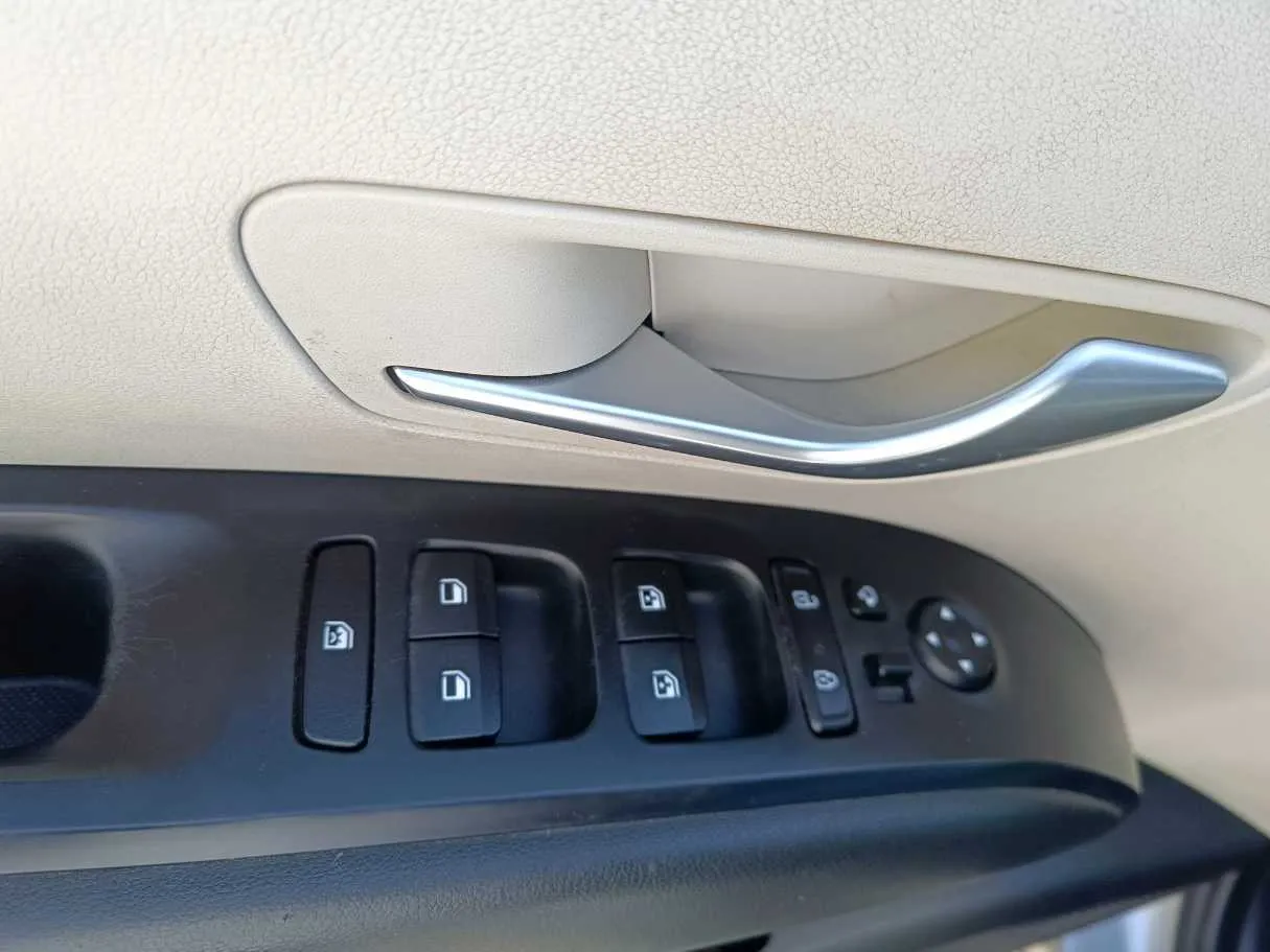 Car image 27