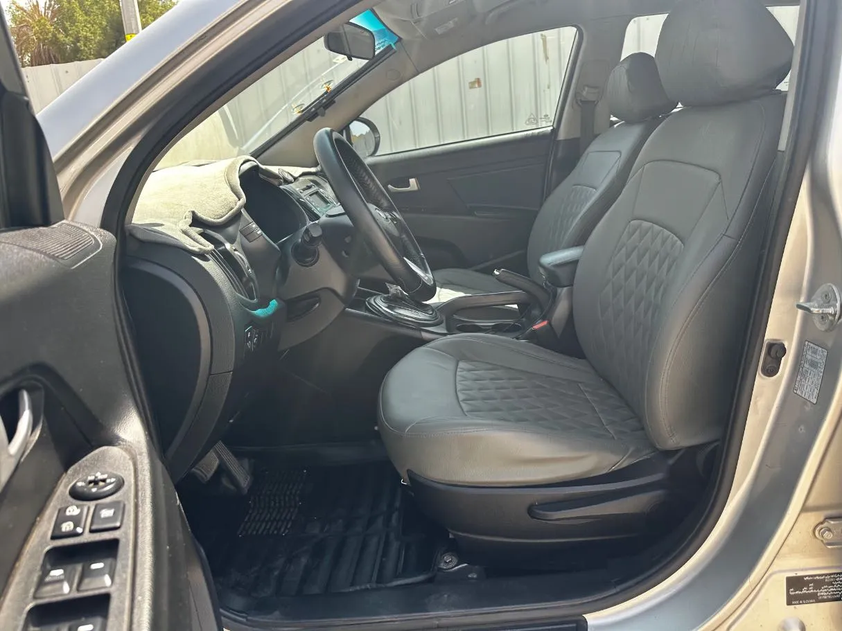 Car image 12