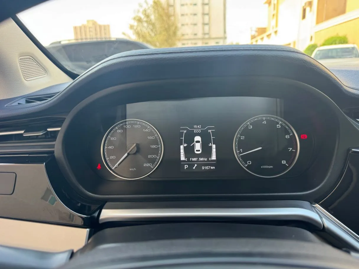 Car image 18