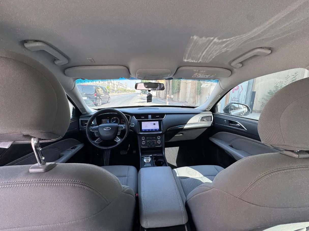 Car image 14