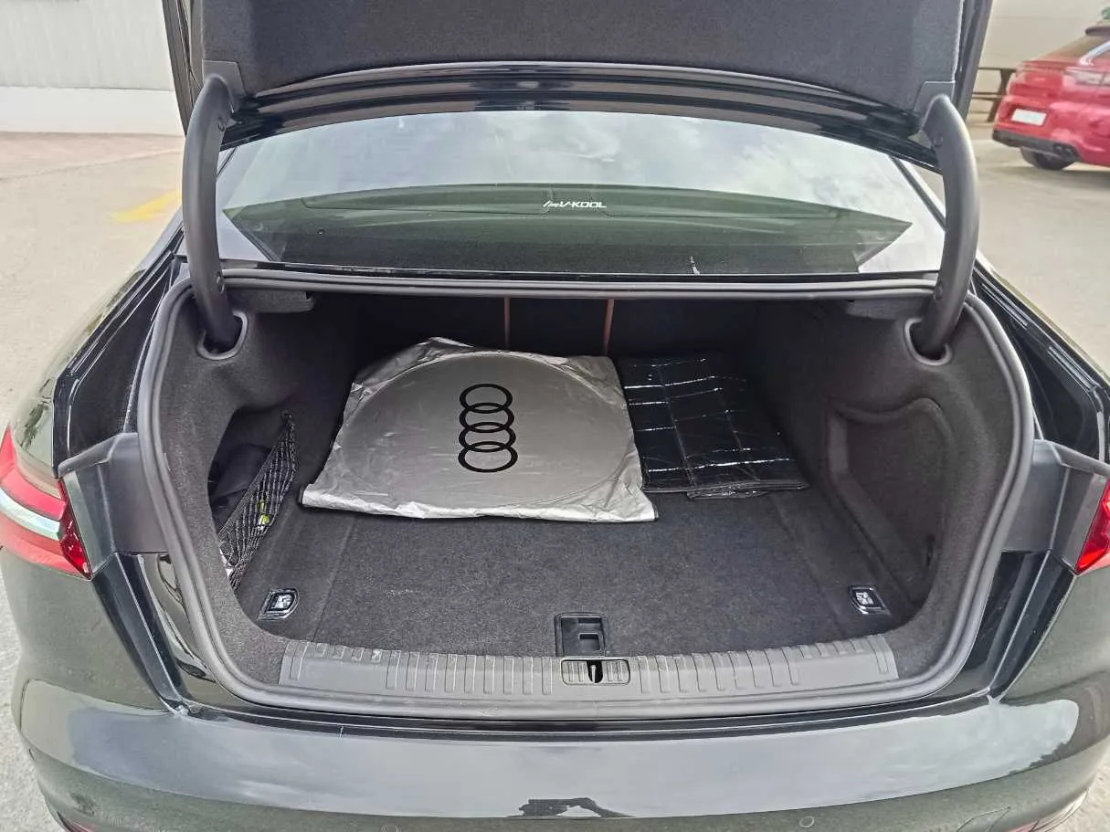 Car image 28