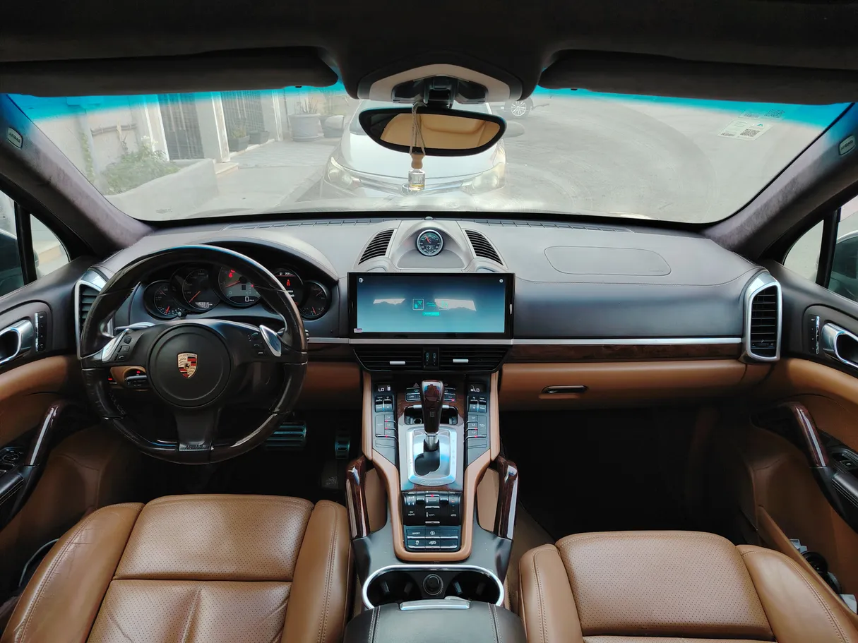 Car image 19