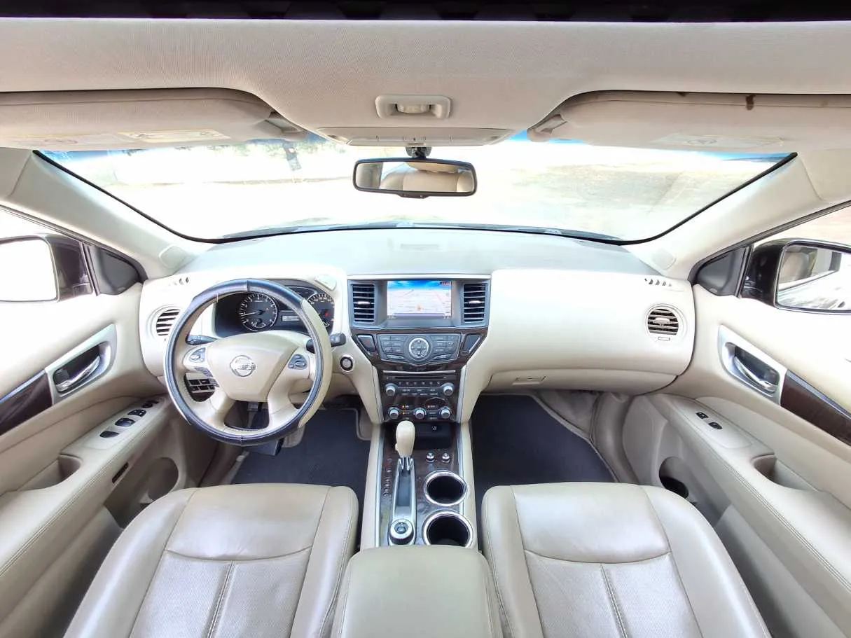Car image 14
