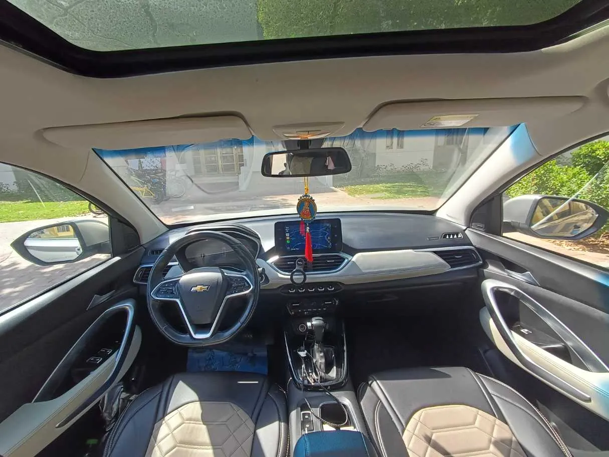 Car image 17