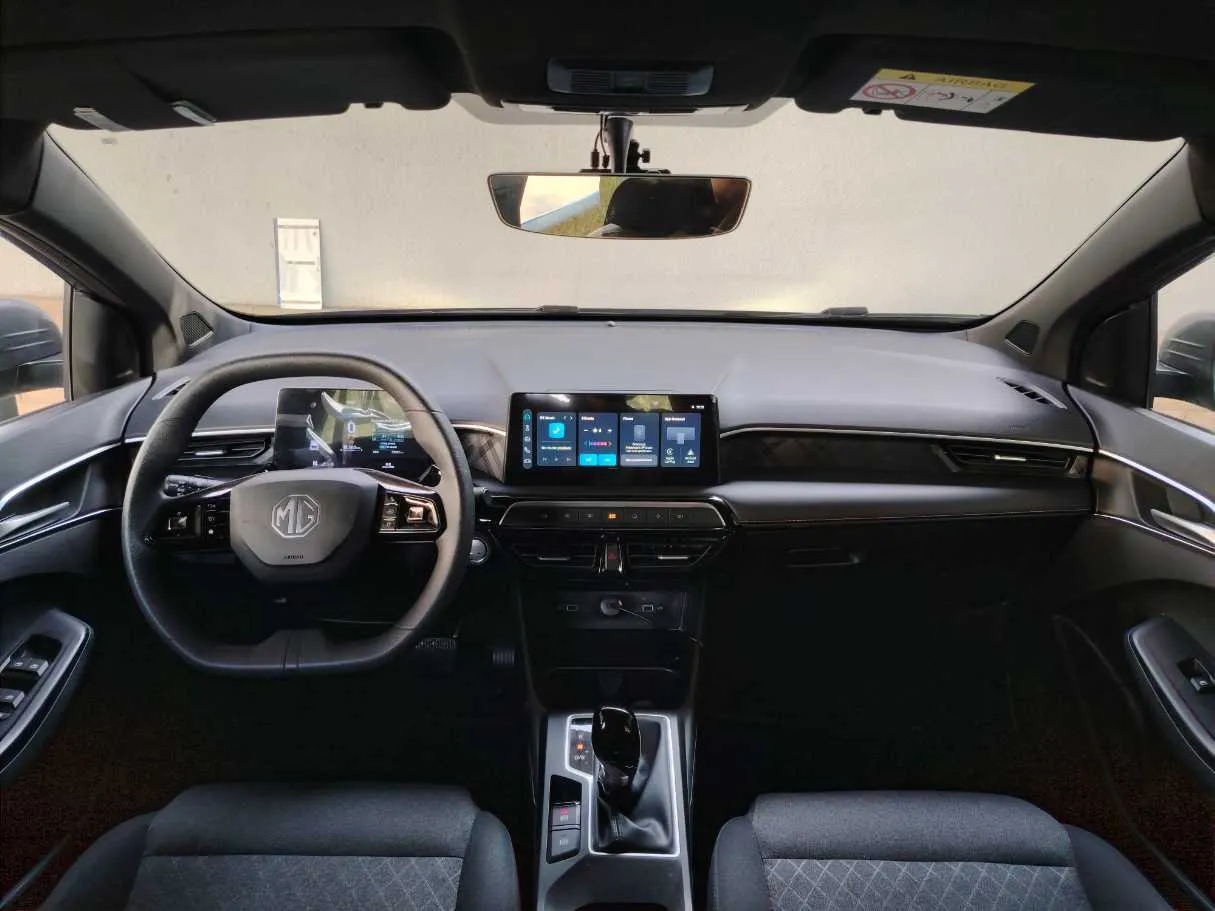 Car image 17