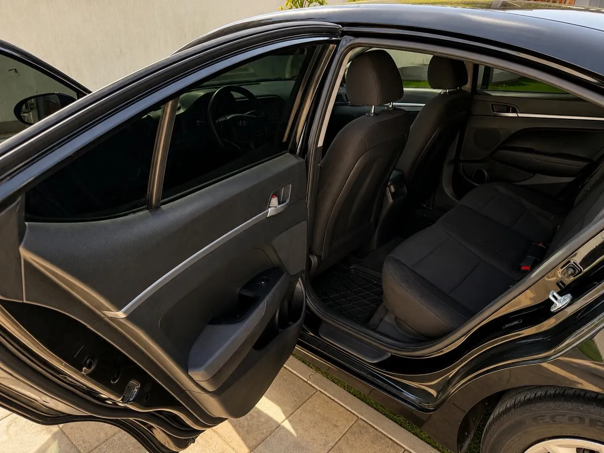 Car image 12