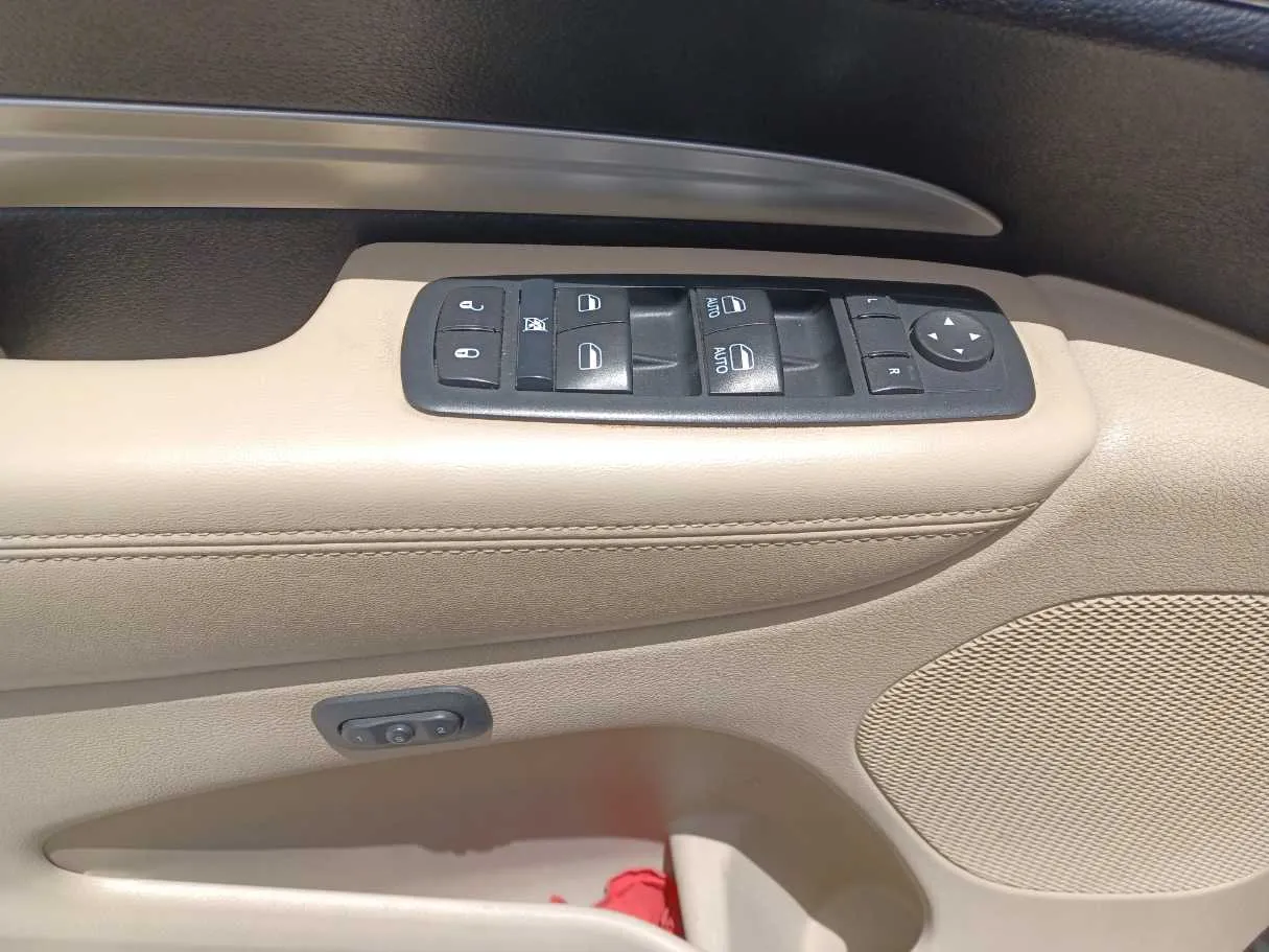 Car image 23