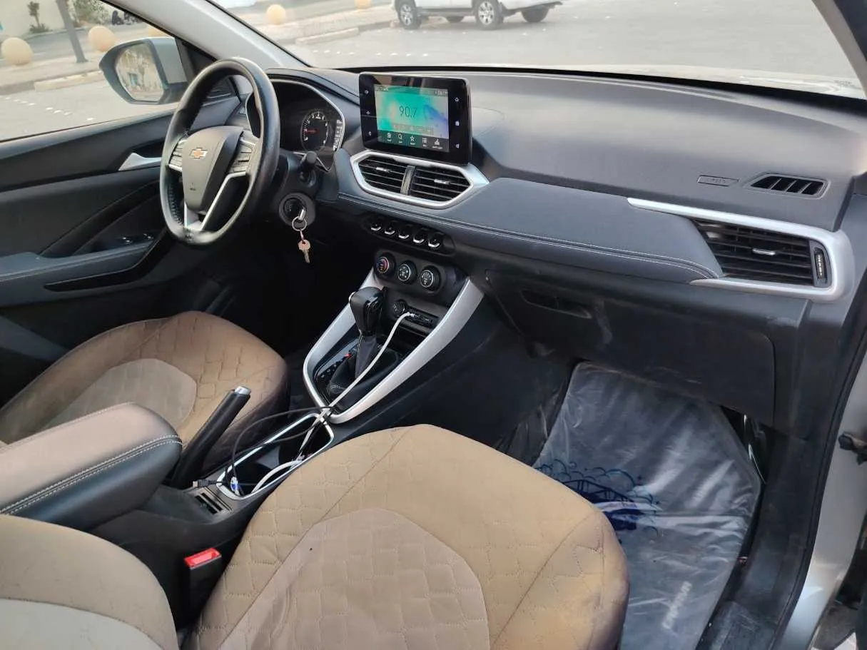 Car image 14