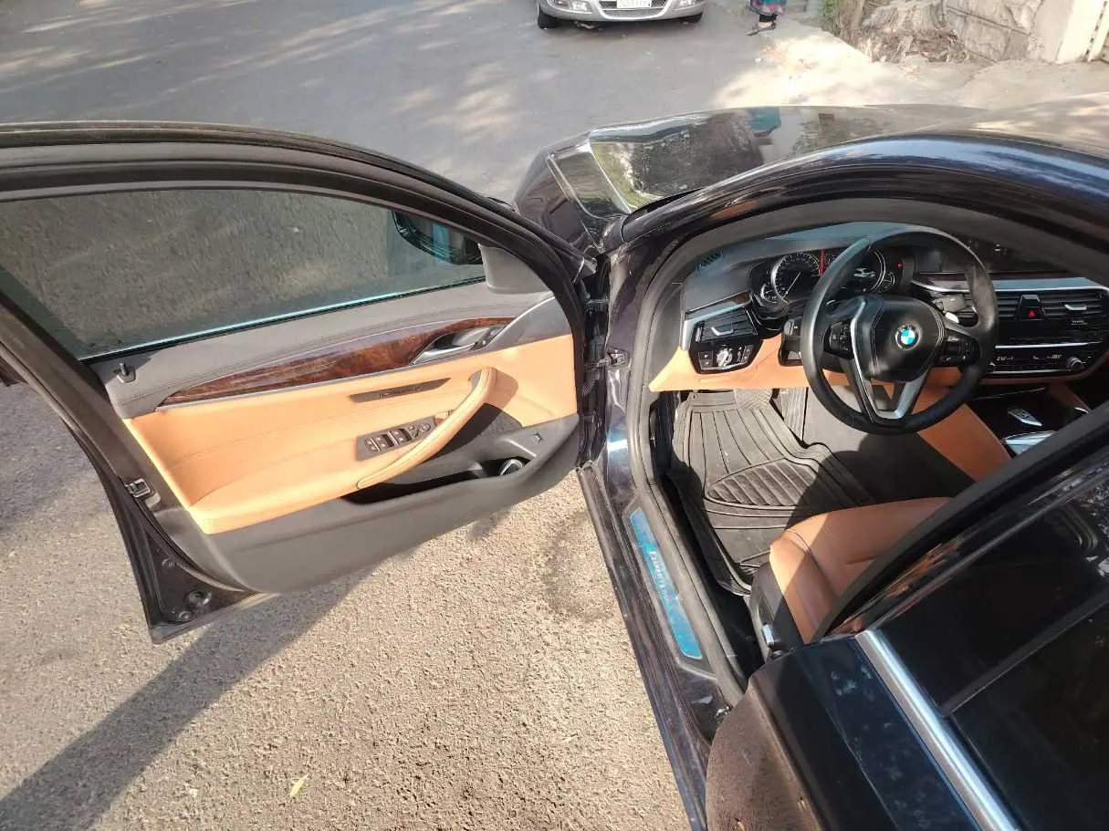 Car image 13