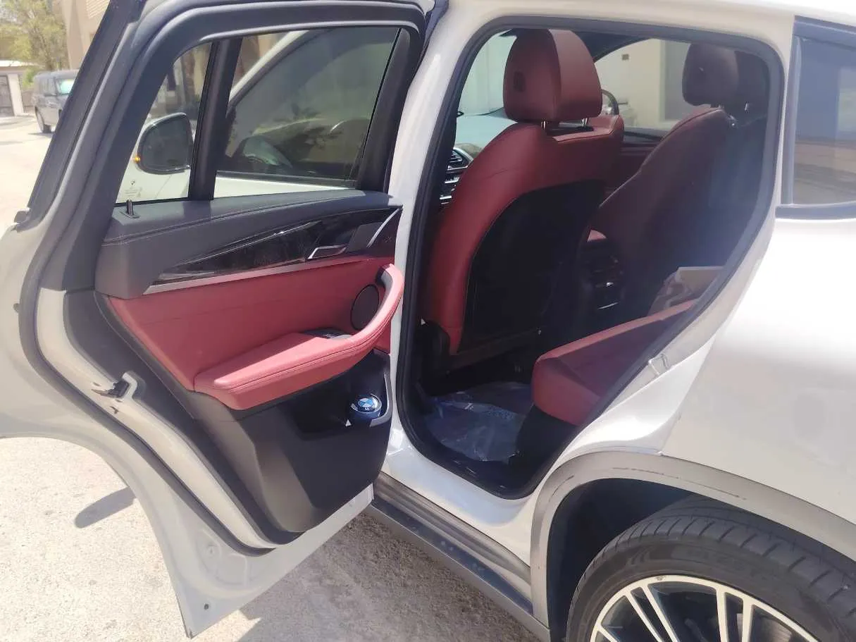 Car image 13