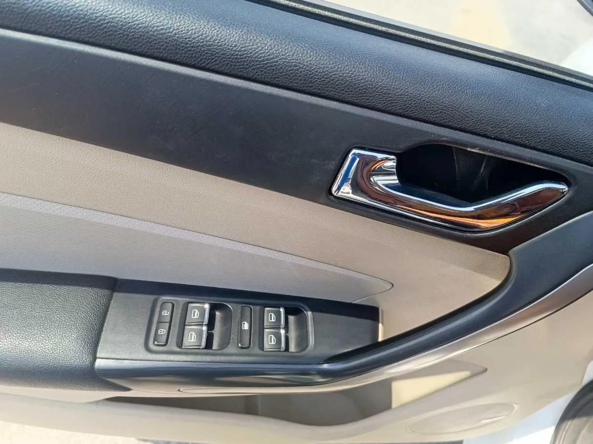 Car image 29