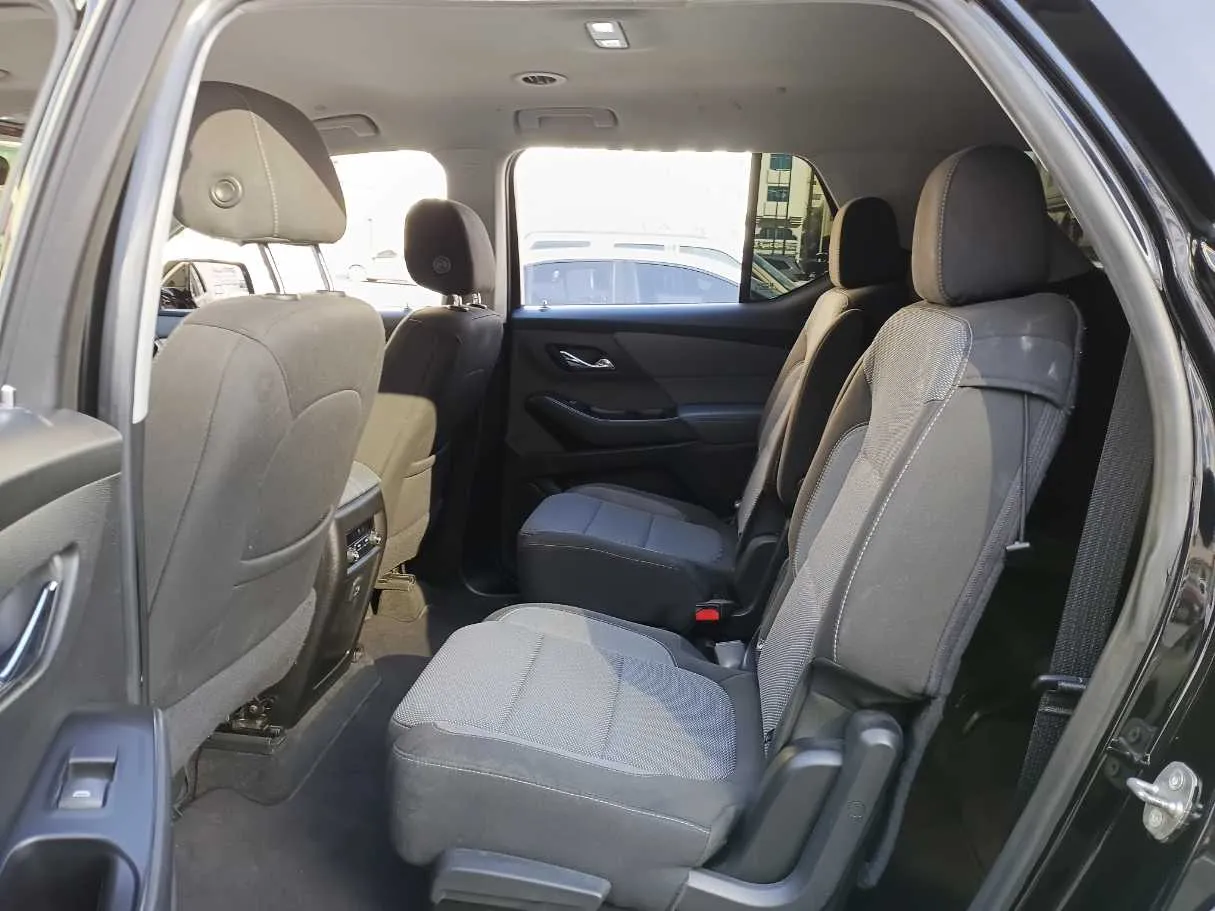 Car image 13