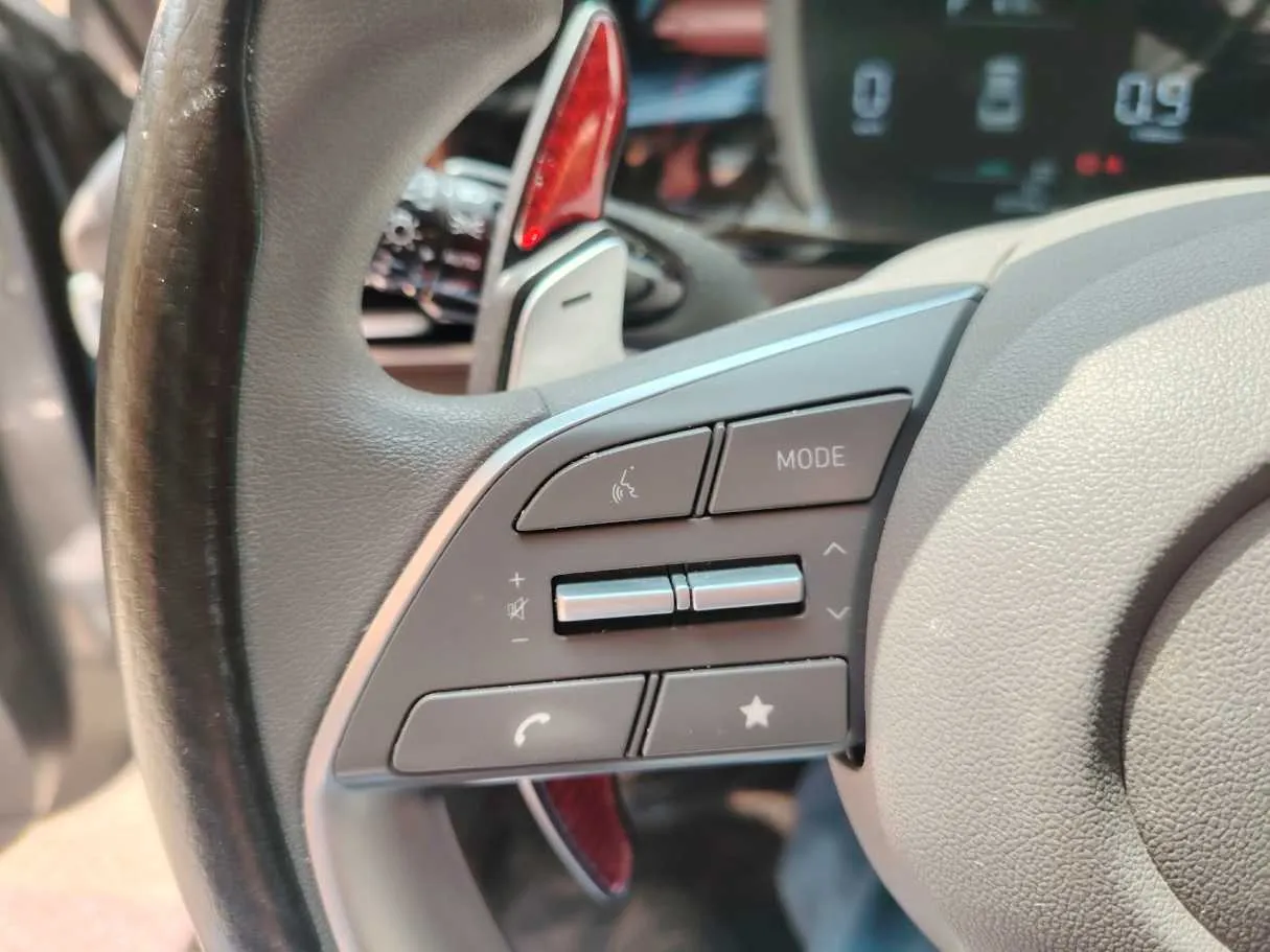Car image 26