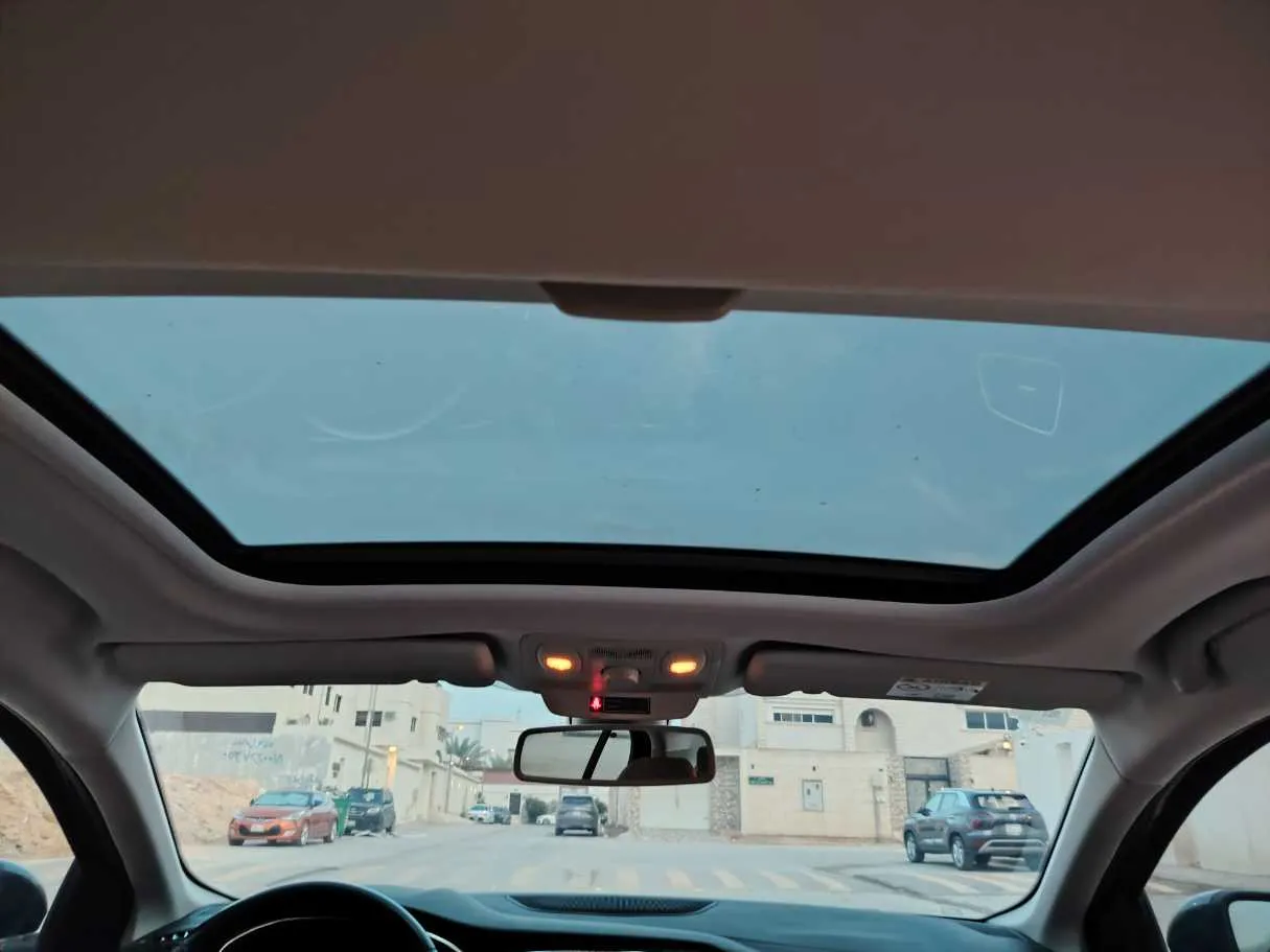 Car image 17
