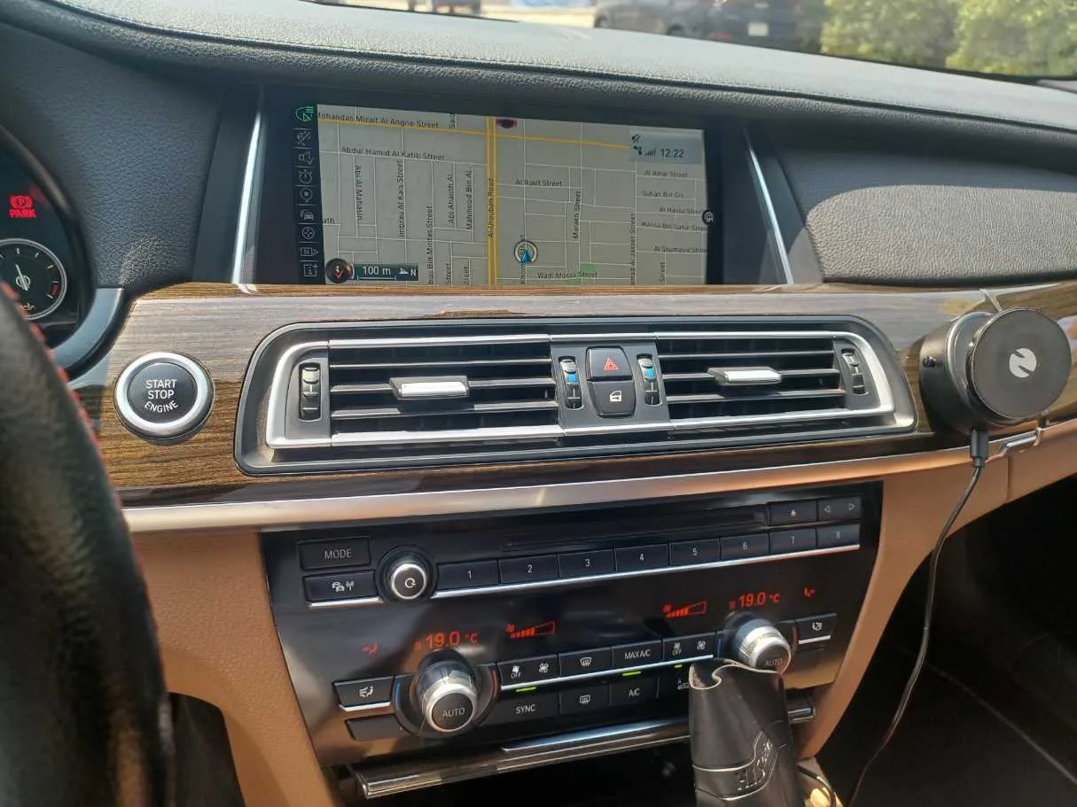 Car image 17