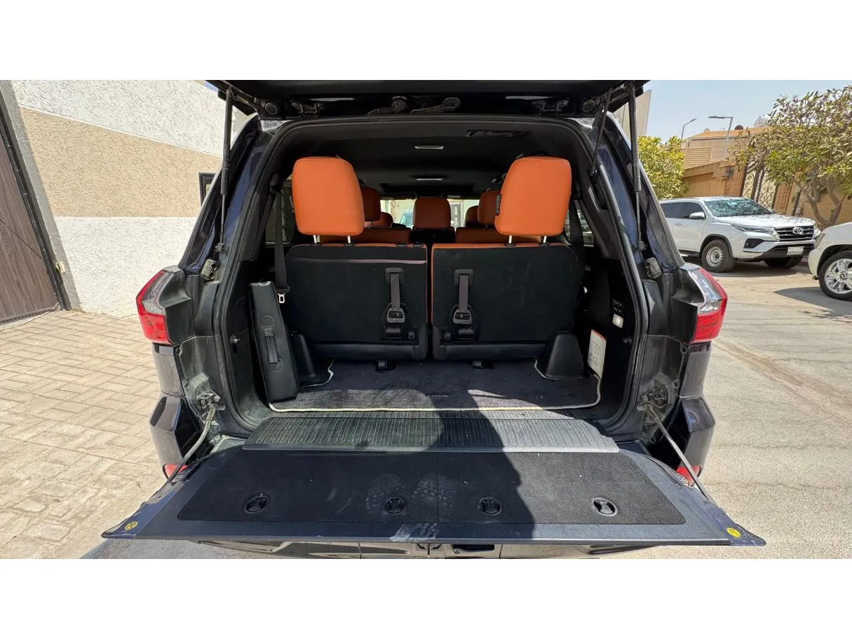 Car image 23