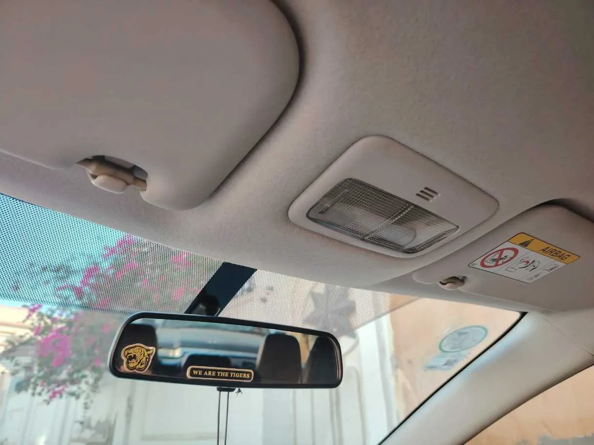Car image 30