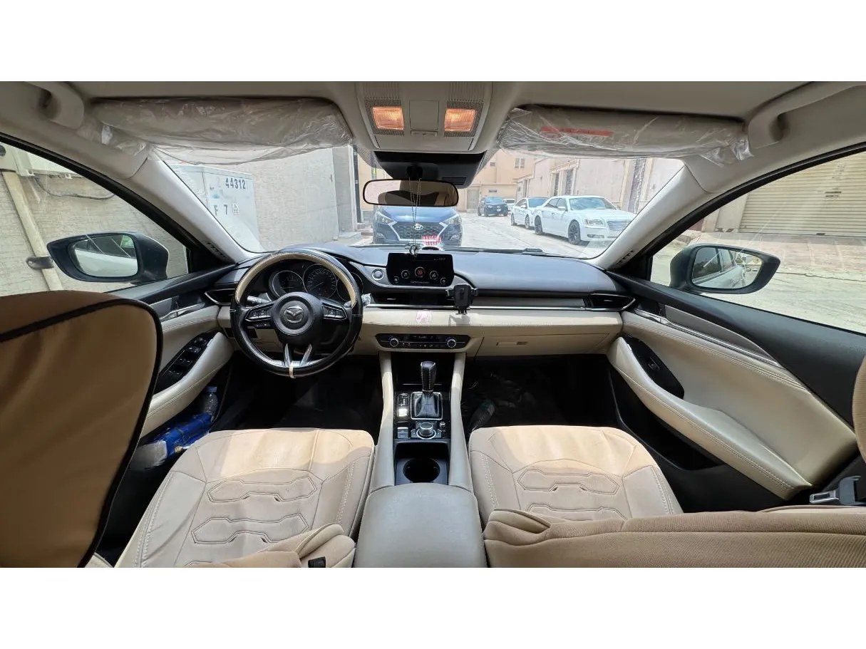 Car image 15