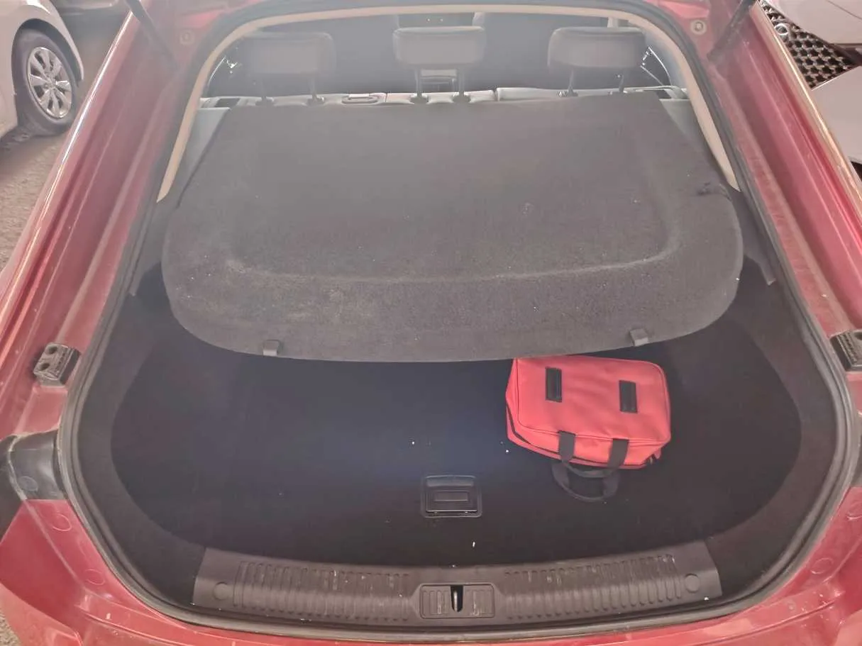 Car image 32
