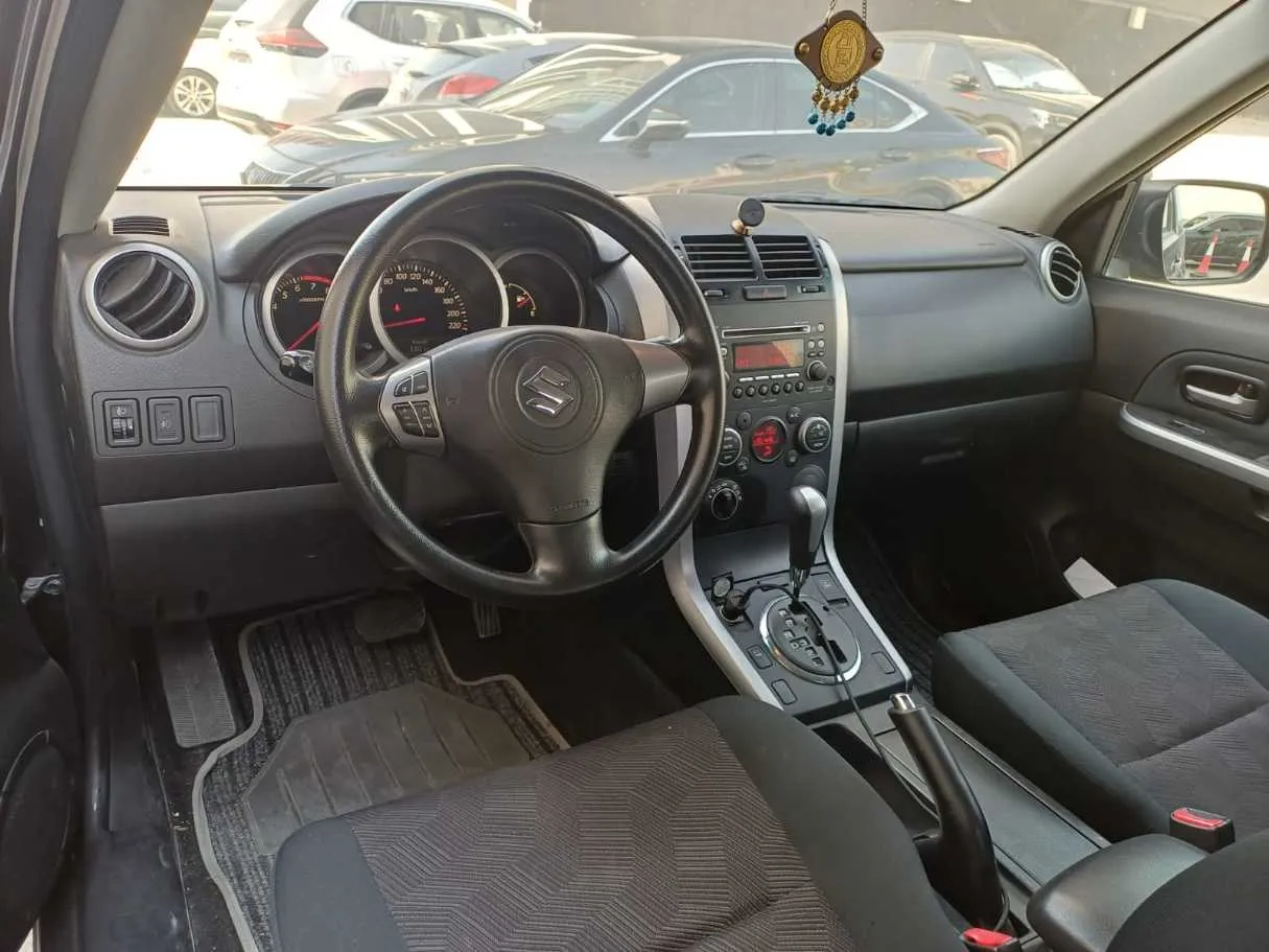 Car image 13