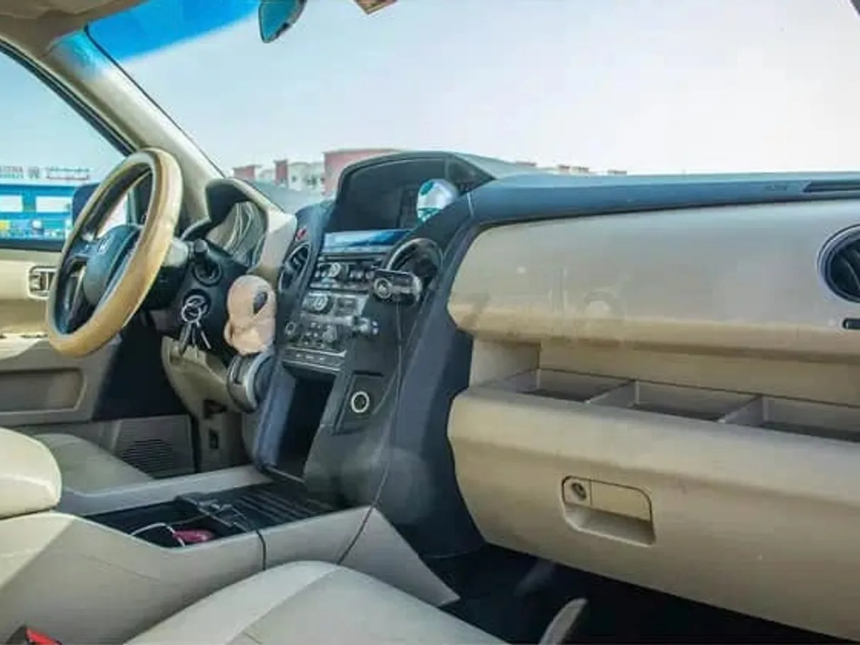 Car image 8