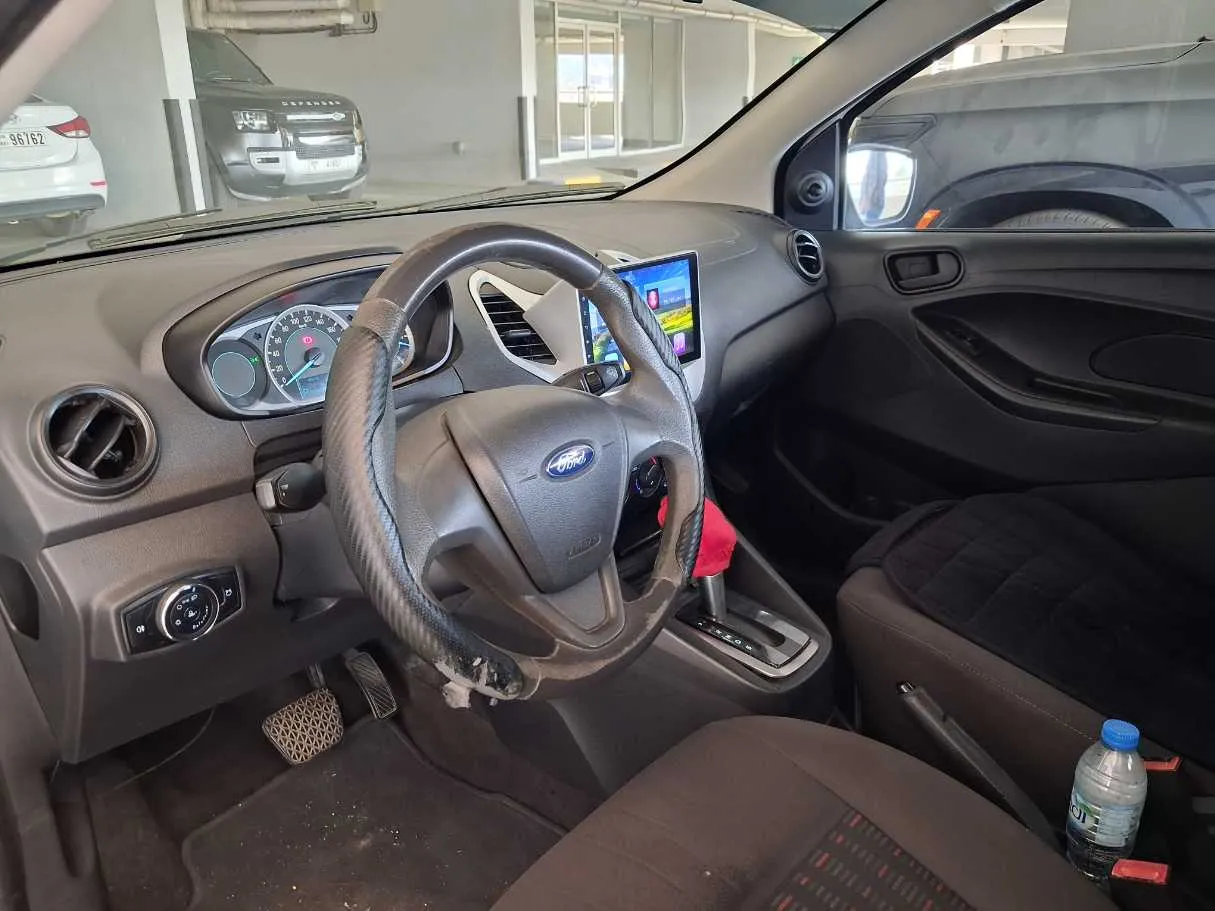Car image 6