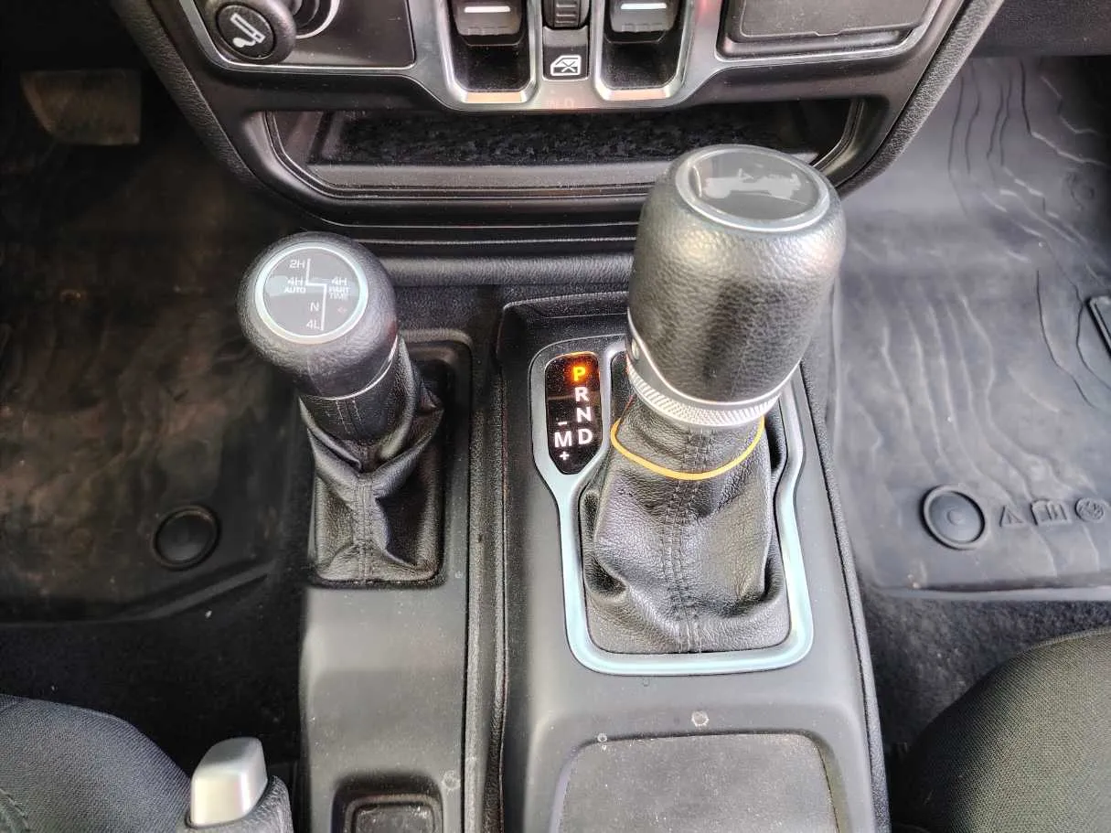 Car image 18