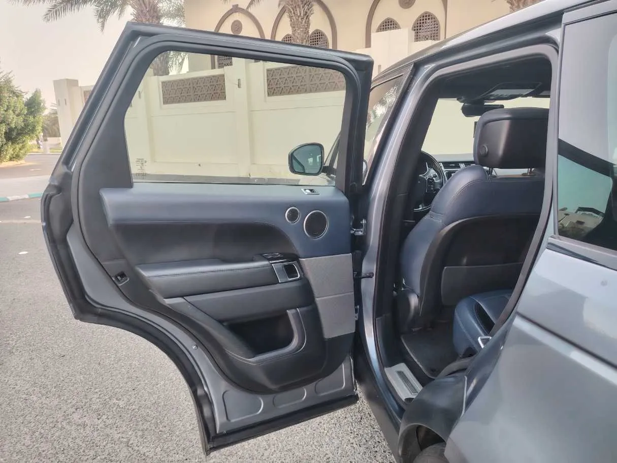 Car image 14