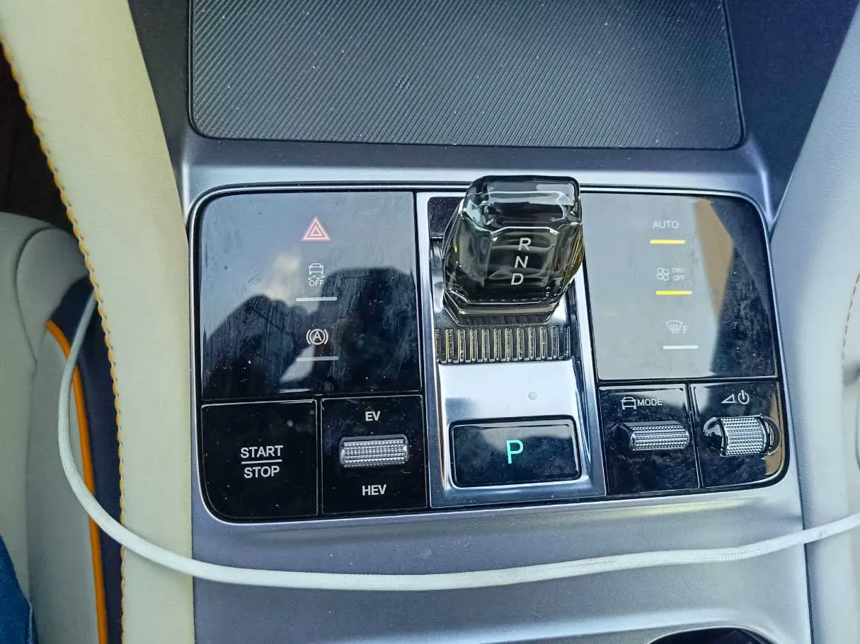 Car image 23