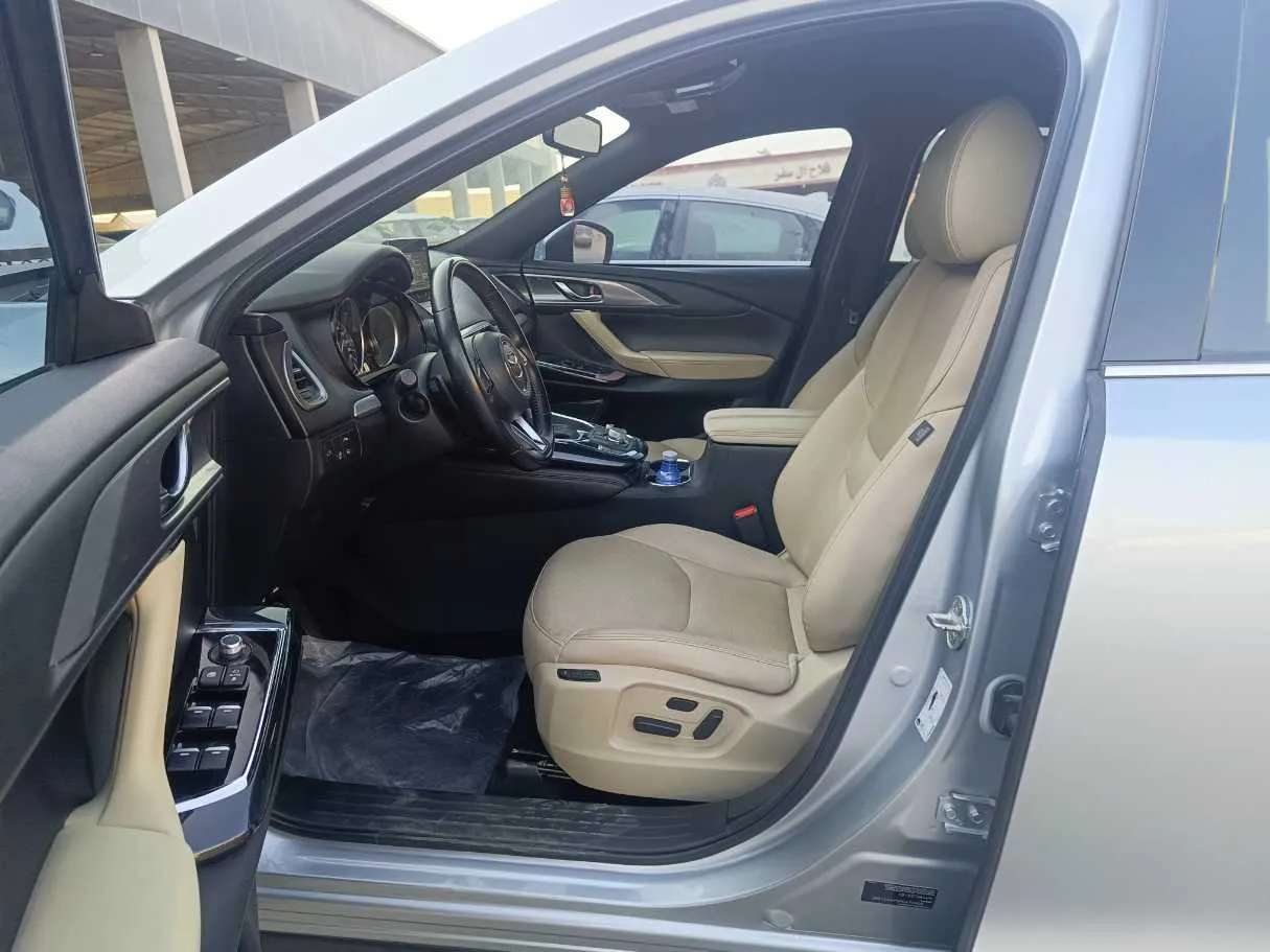 Car image 13