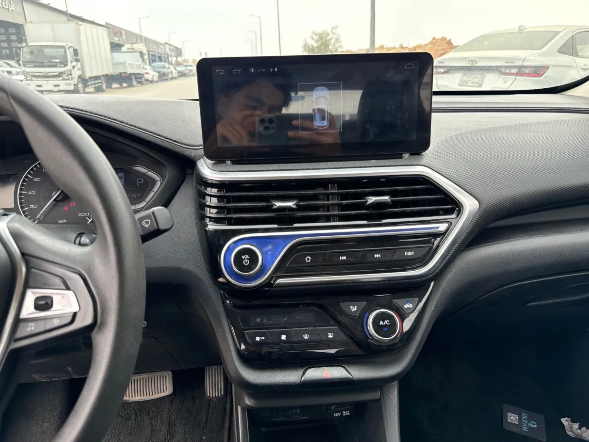 Car image 15