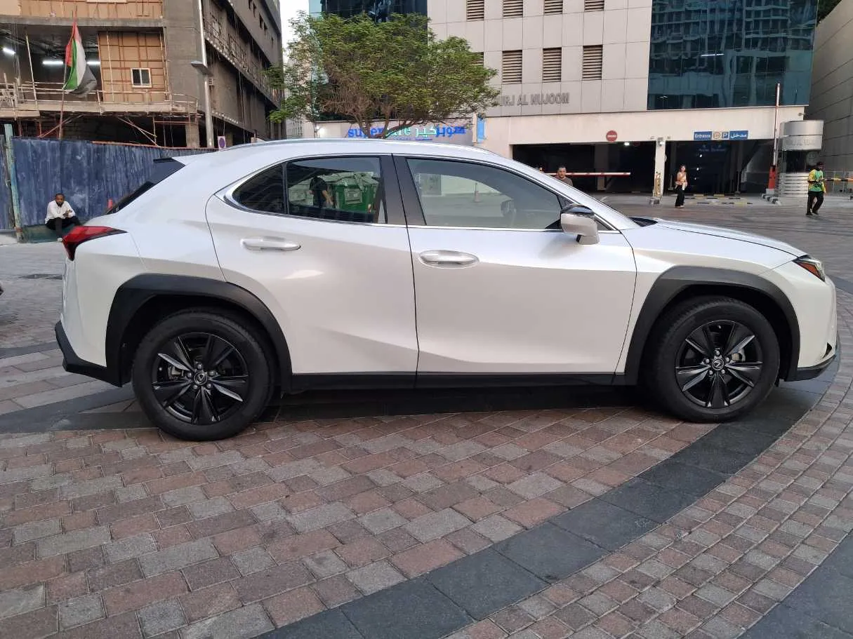 Car image 8