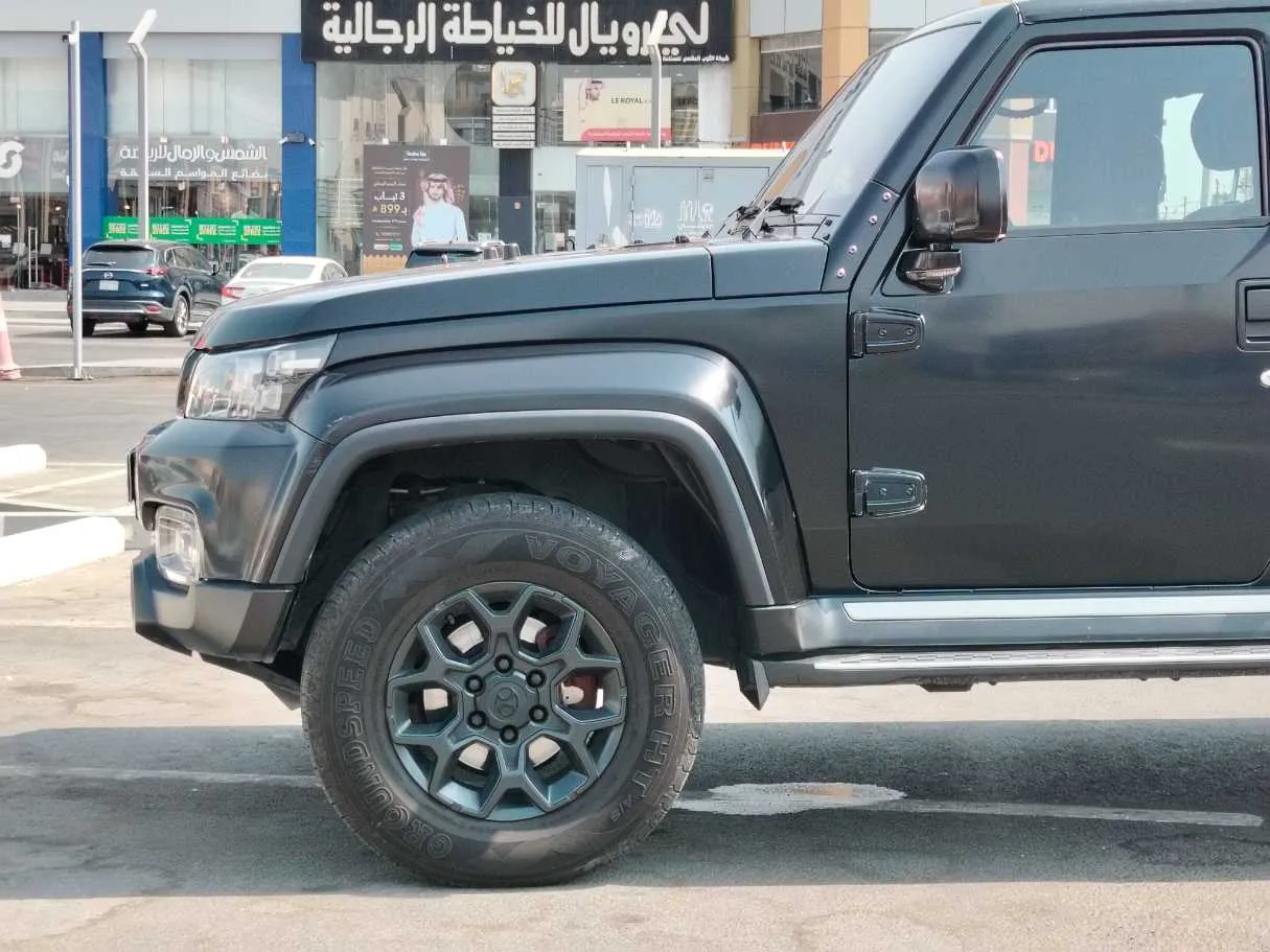 Car image 9