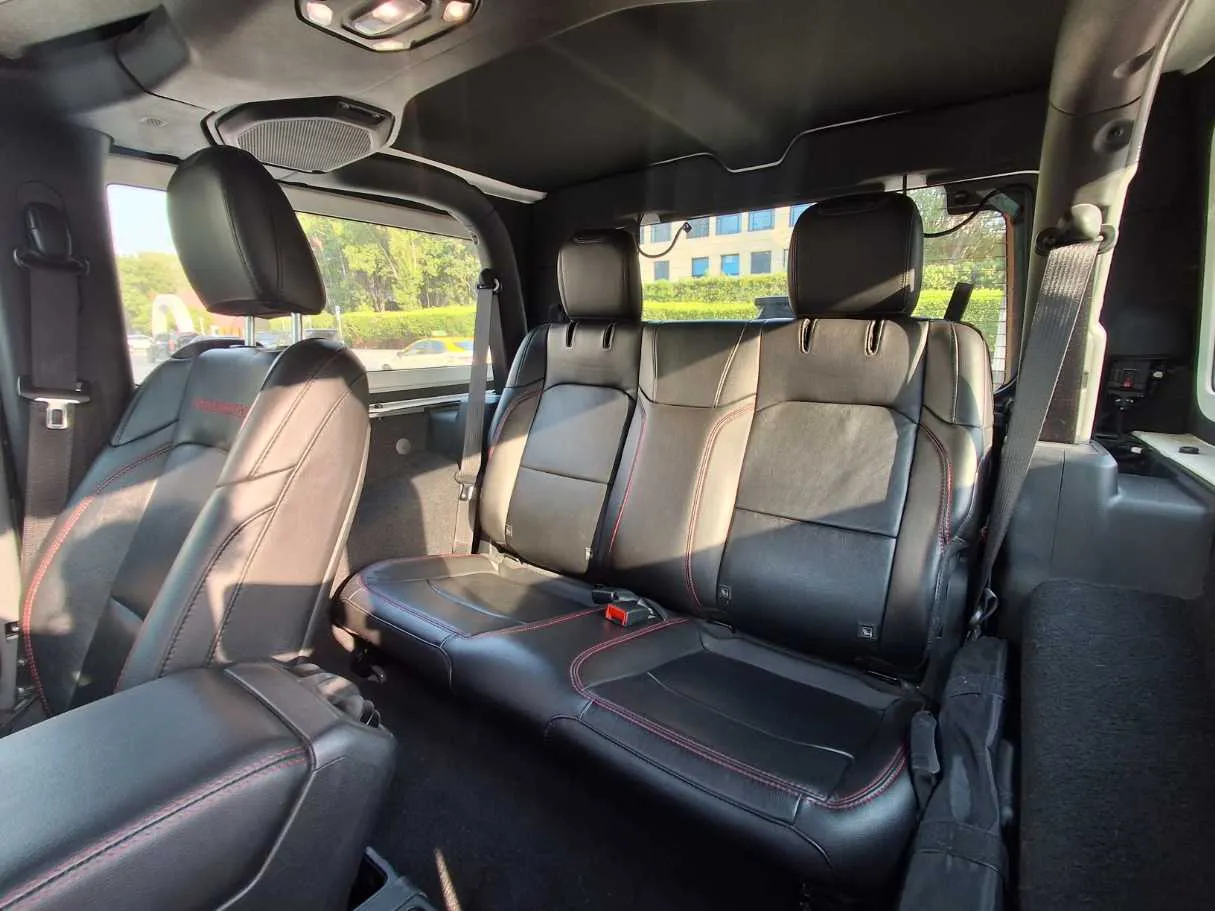 Car image 13