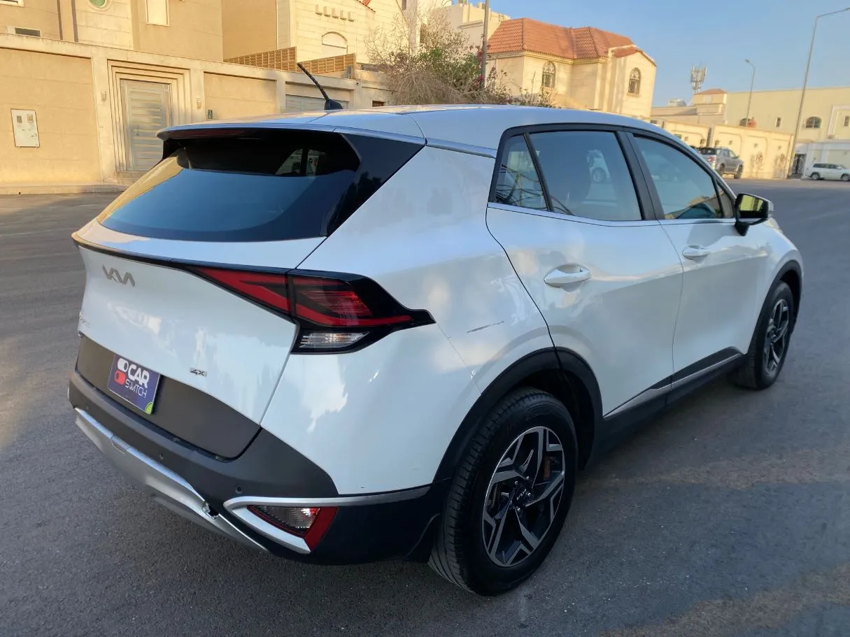Car image 5