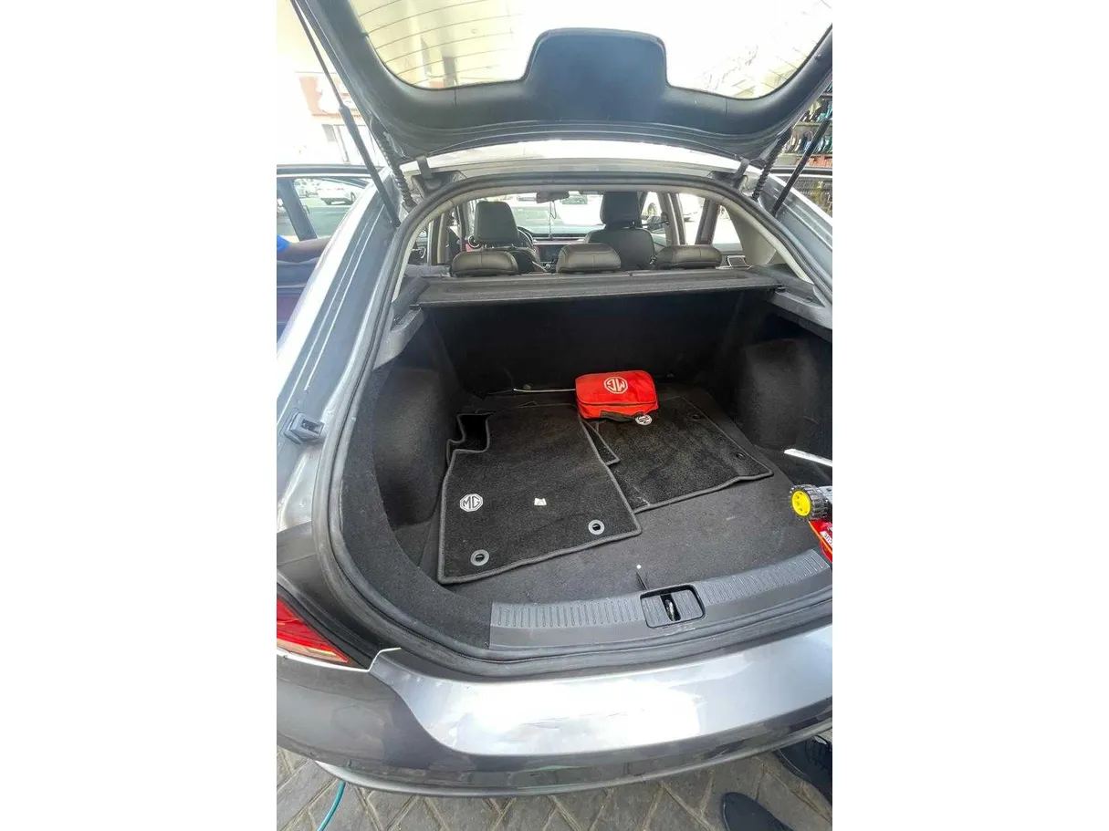 Car image 29