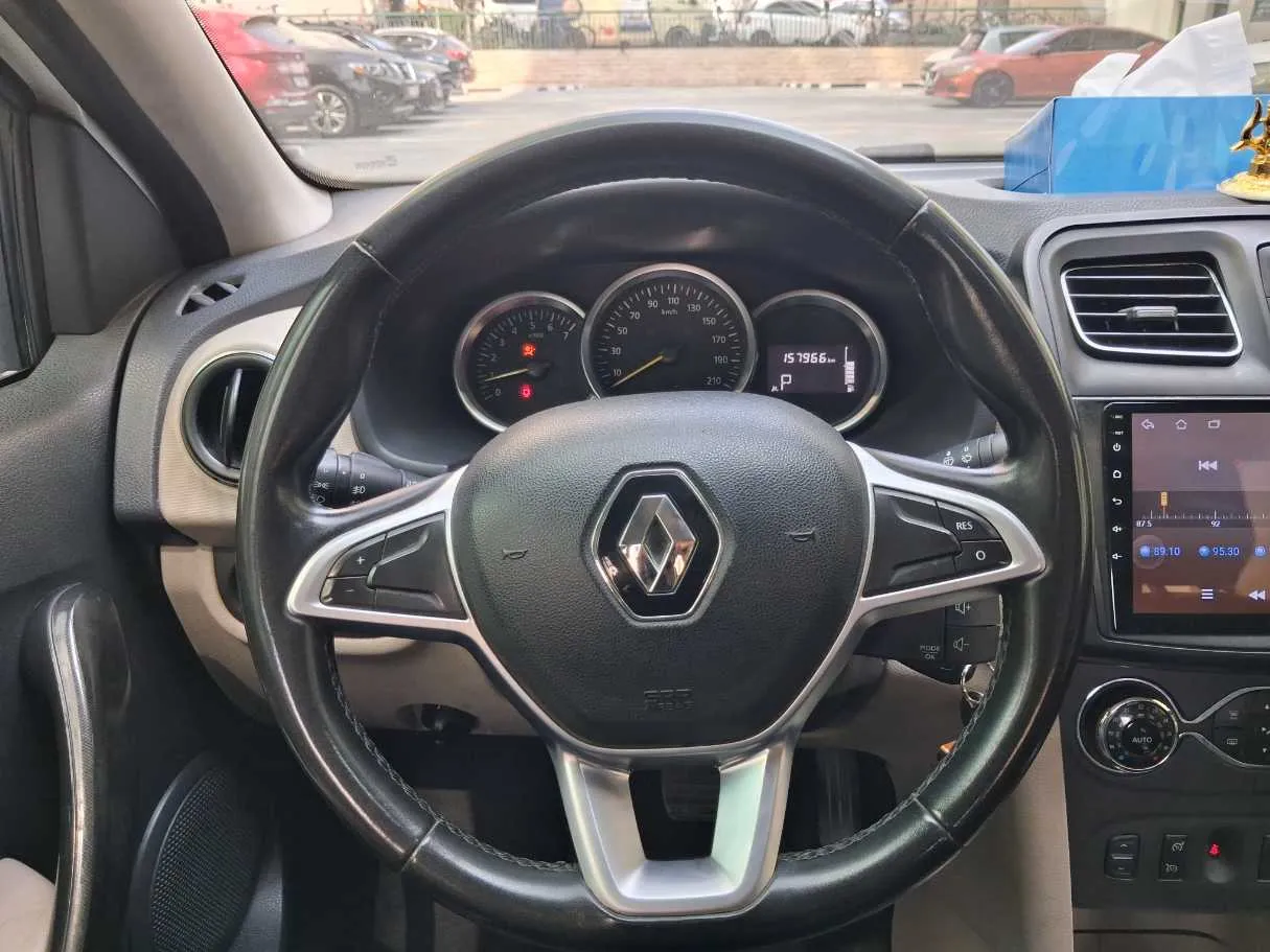 Car image 18