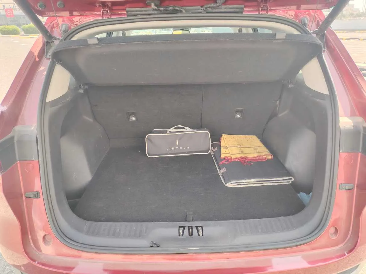 Car image 25